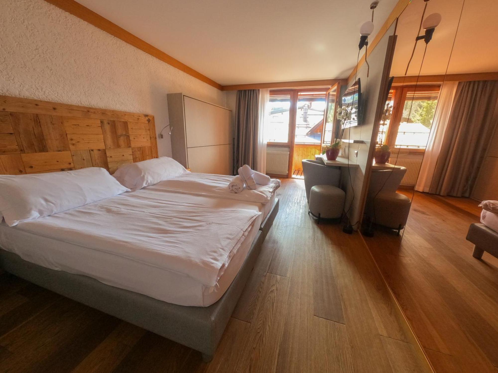 Style Hotel Grifone Мадонна-ди-Кампильо Экстерьер фото