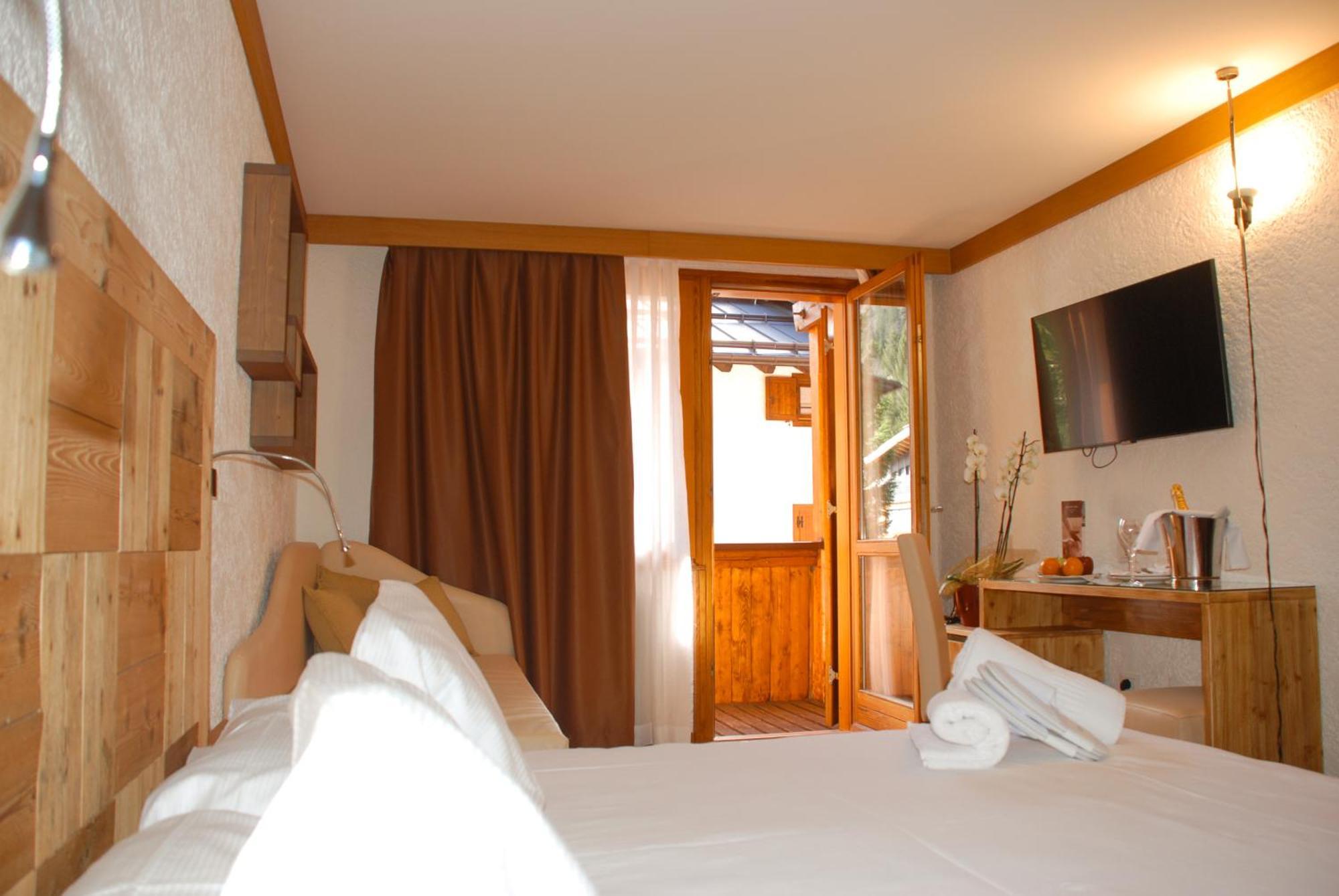 Style Hotel Grifone Мадонна-ди-Кампильо Экстерьер фото