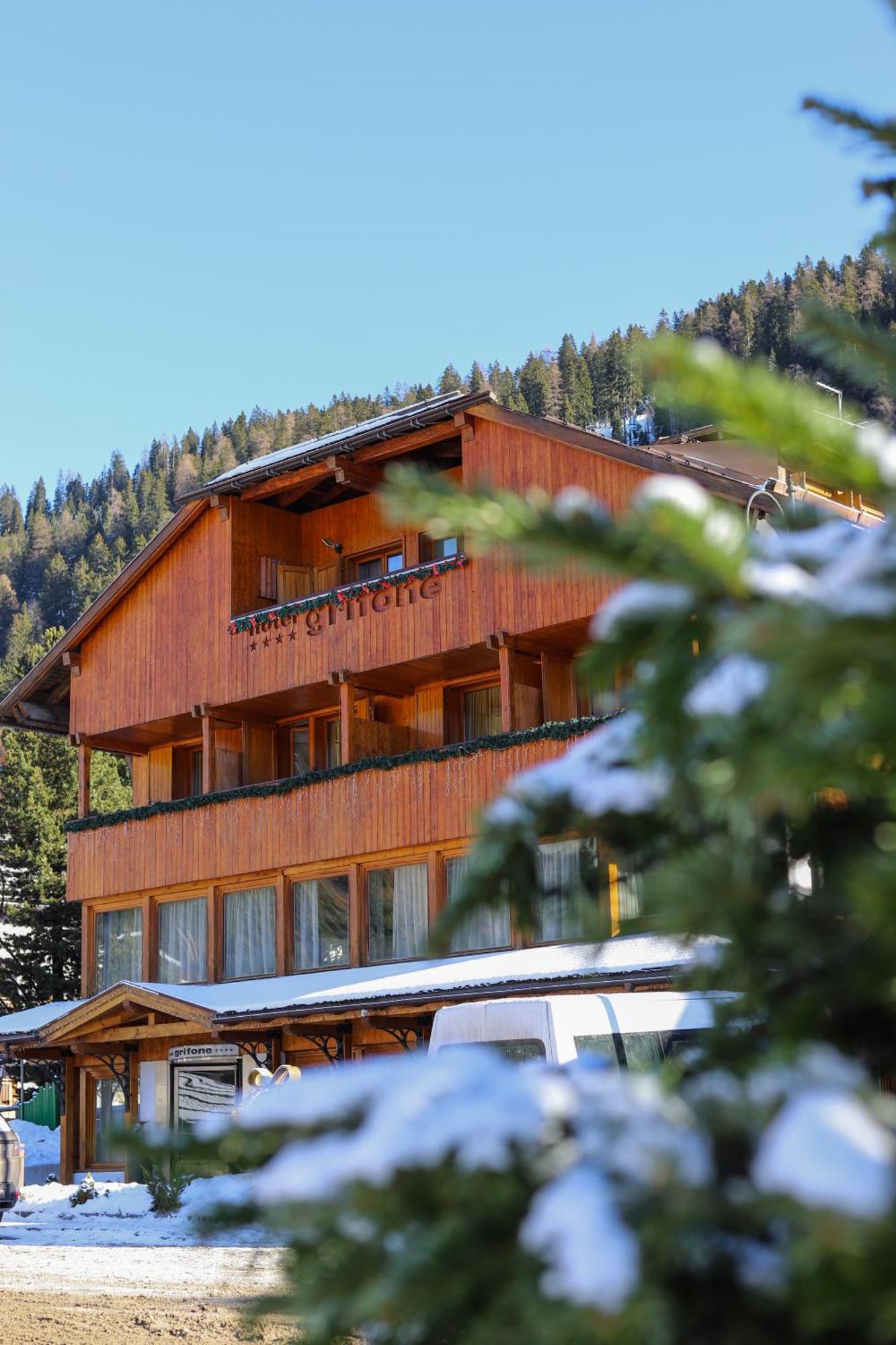 Style Hotel Grifone Мадонна-ди-Кампильо Экстерьер фото